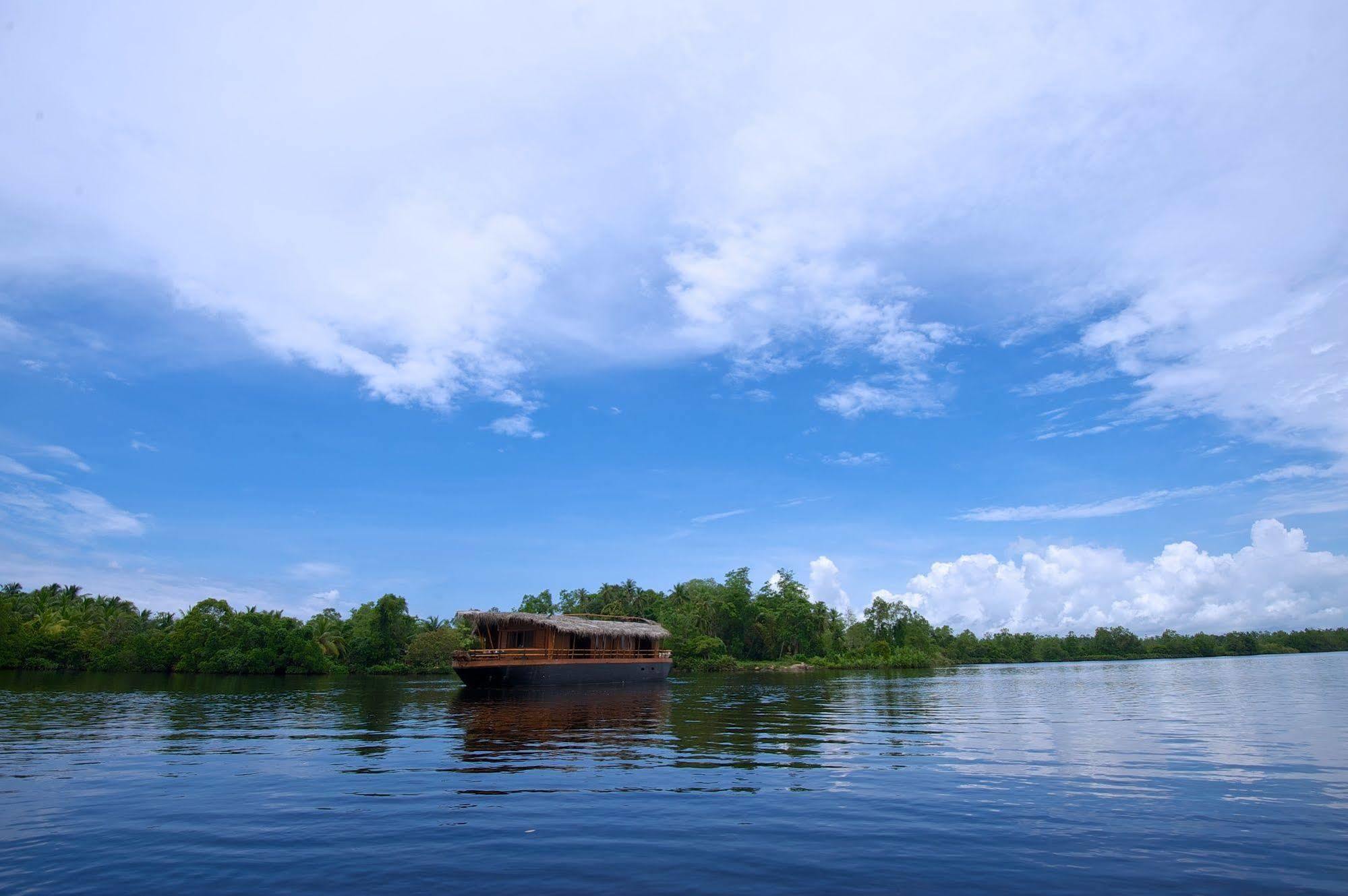 Hotel Yathra Houseboat Bentota Exterior foto