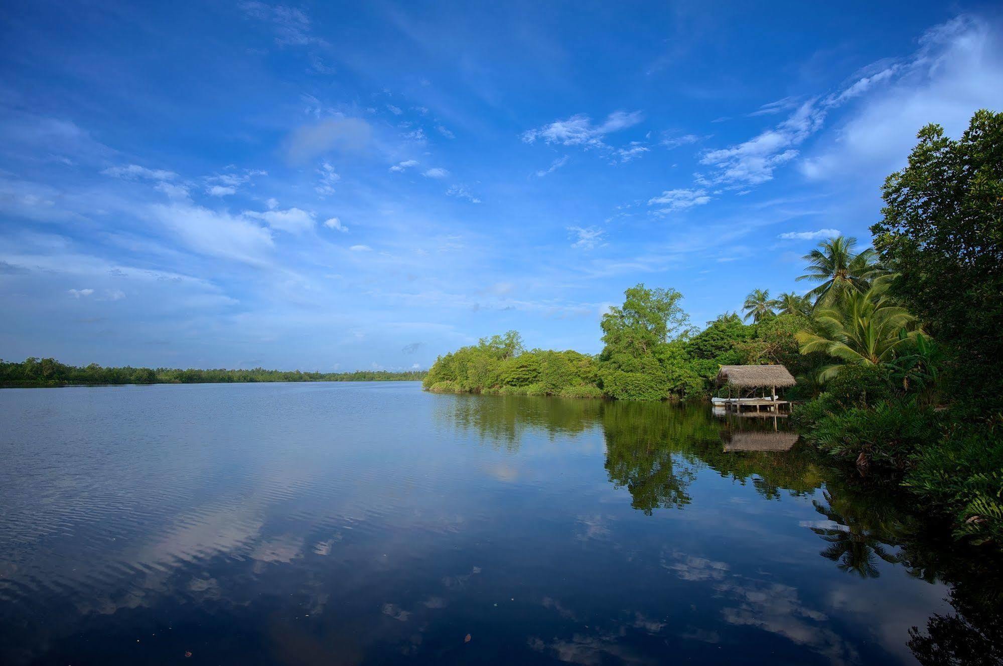 Hotel Yathra Houseboat Bentota Exterior foto