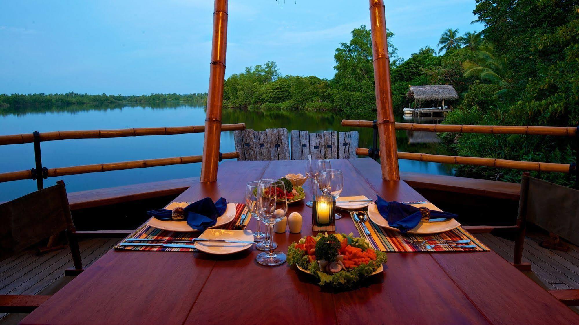 Hotel Yathra Houseboat Bentota Exterior foto