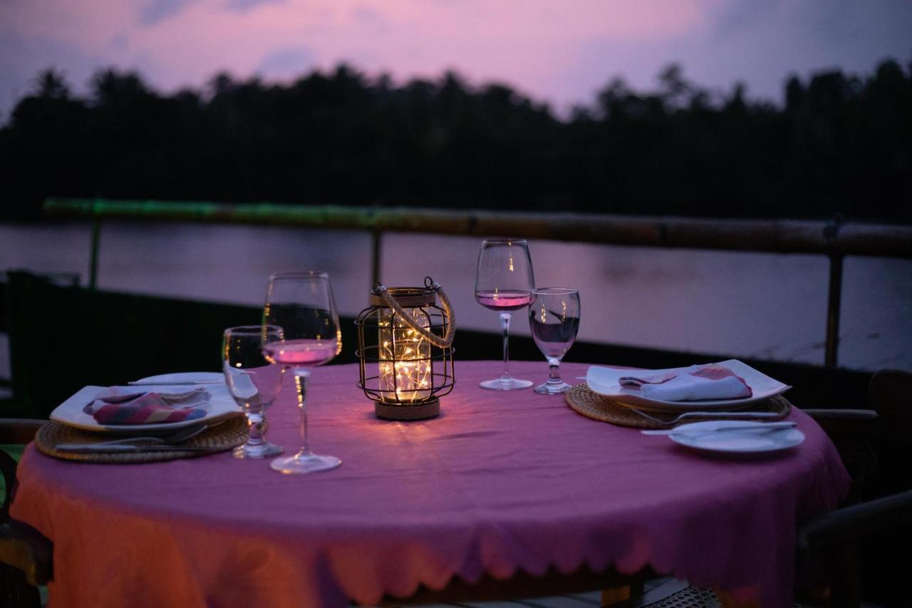 Hotel Yathra Houseboat Bentota Exterior foto